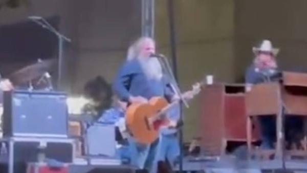 Jamey Johnson Rips Into Country Radio Station During Live Show