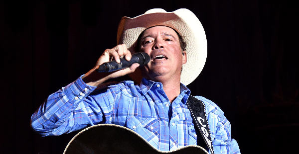 Clay Walker Admits He’s Facing A “Rough Patch” In MS Battle, Says He’s “Not Giving Up”