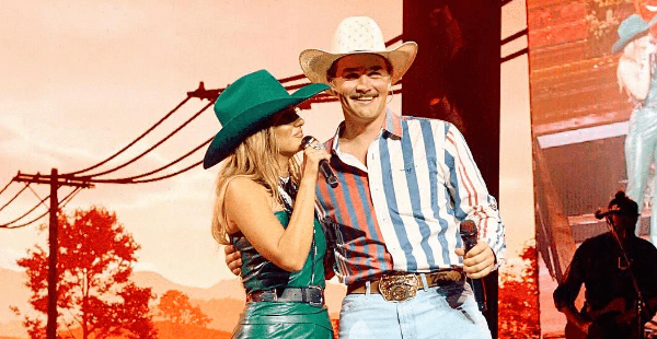 Zach Top Joins Lainey Wilson On Stage To Cover a Johnny Paycheck Classic