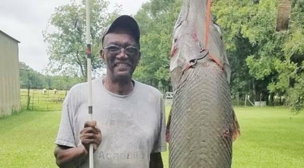 Louisiana Man Hooks 7-Foot Fish – The Picture Is Wild