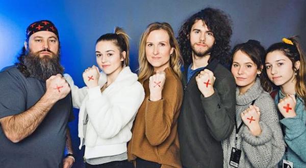 "Duck Dynasty" Star Asks For Prayers After Serious Injury