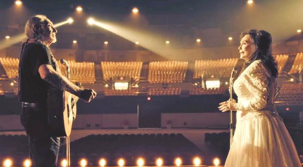 Loretta Lynn & Willie Nelson's First Duet Together, 2016's 'Lay Me Down'