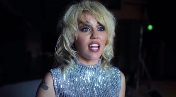 Miley Cyrus’ Plane Struck By Lightning, Makes Emergency Landing