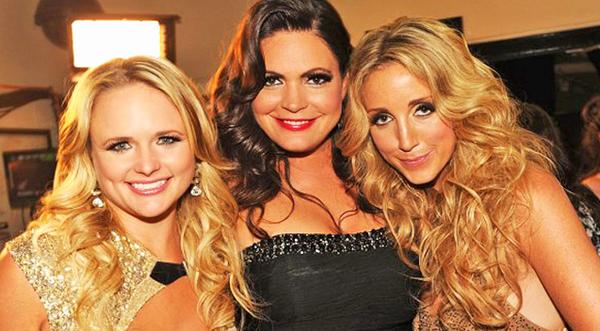 Country Star Stuns With Christmas Day Pregnancy Announcement