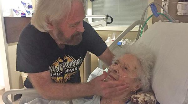 Country Legend Mourns Loss Of Mother Days After Rushing To Her Side