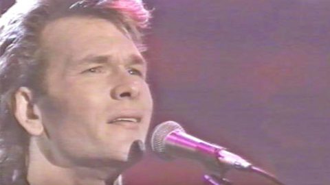 Patrick Swayze Sings 'Love Hurts' With Larry Gatlin At Roy Orbison Tribute In 1990