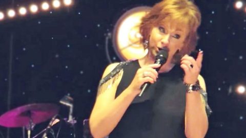 Reba McEntire Brings Down The House With Spunky Cover Of 'Me And Bobby McGee'