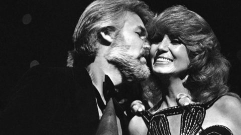 Kenny Rogers & Dottie West Give Passionate Performance Of "Every Time Two Fools Collide"