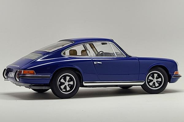 Porsche 911S (1969) | 1:18 Scale Diecast Model Car by Norev | Model Citizen