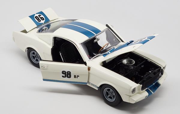 Nissan Skyline GT-R (1973) | 1:18 Scale Model Car by AUTOart | MODEL CITIZEN