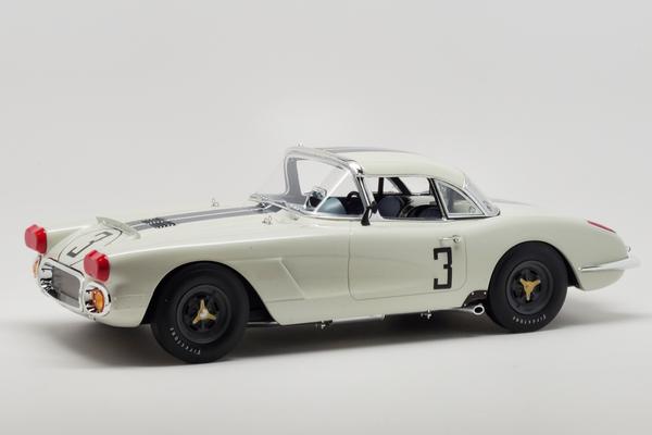 Chevrolet Corvette (1960 Le Mans) | 1:18 Scale Diecast Model Car by Real Art Replicas | Model Citizen