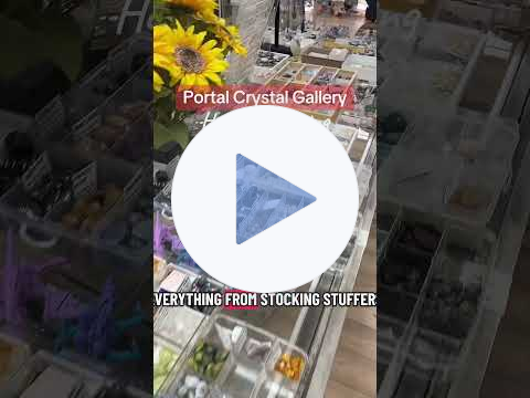 Holiday Gift Shopping at Portal Crystal Gallery (#holidaygifts #crystalconcentrics)