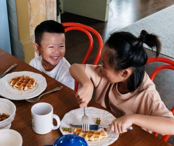 Happy kids eating breakfast