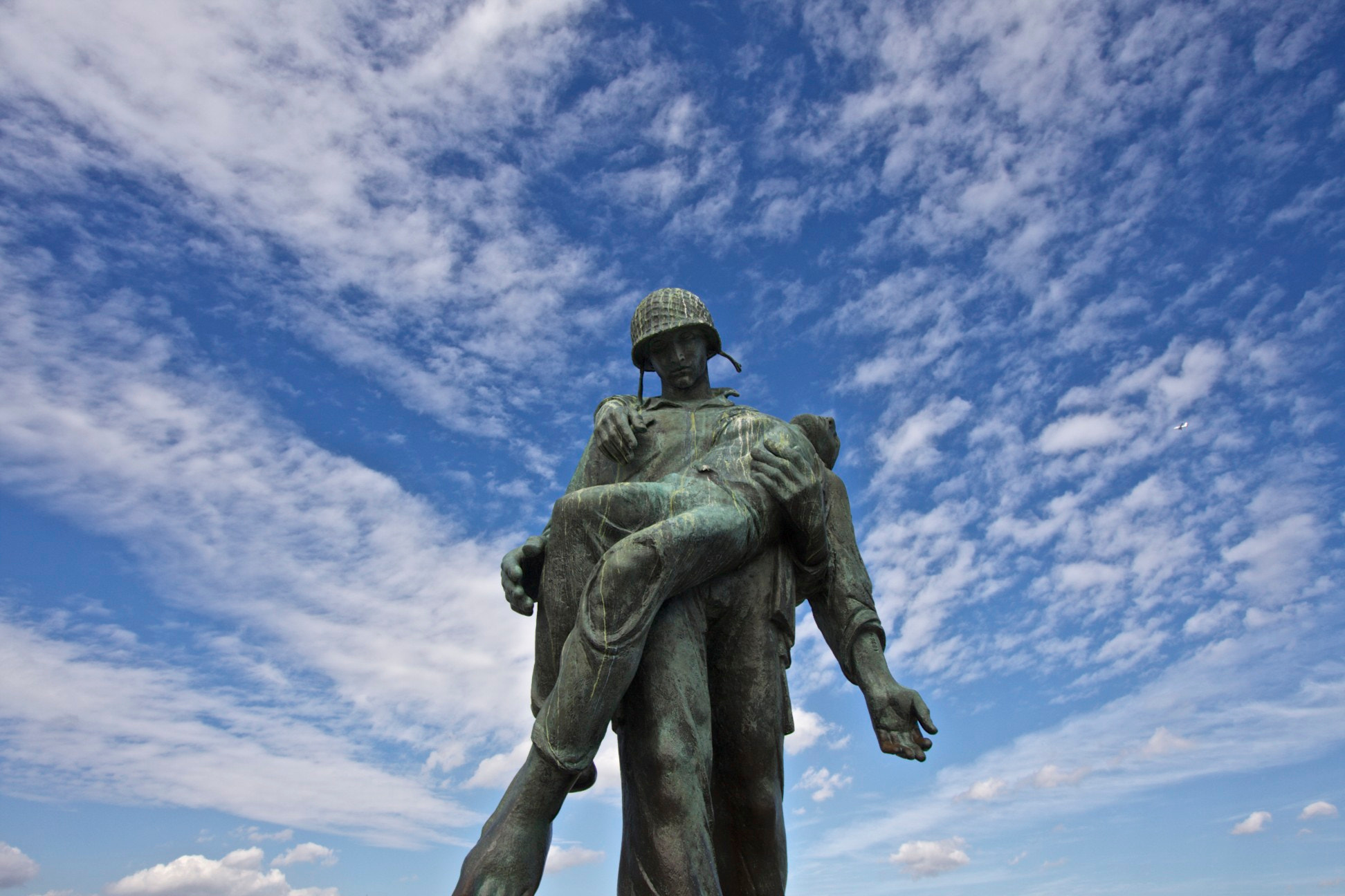 Memorial statue